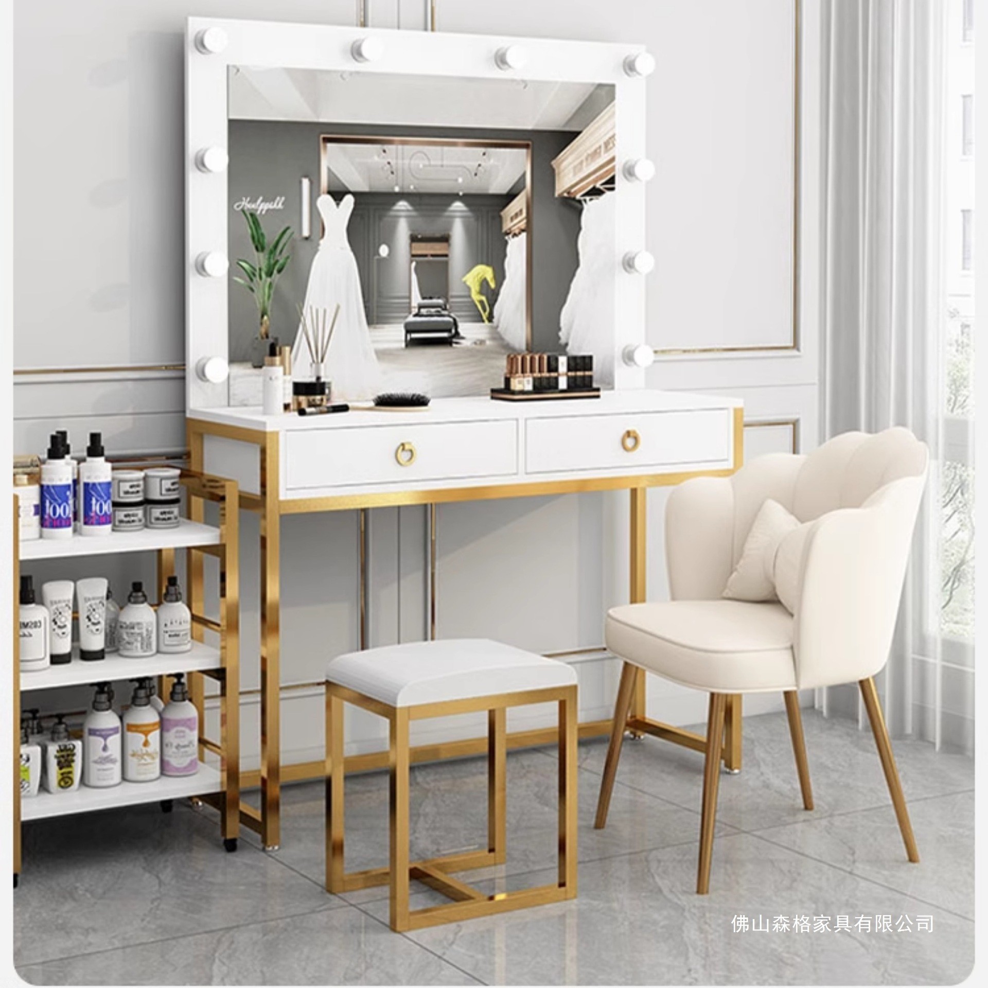 Studio dresser with lamp mirro - Beauty Makeup School 评论和价格